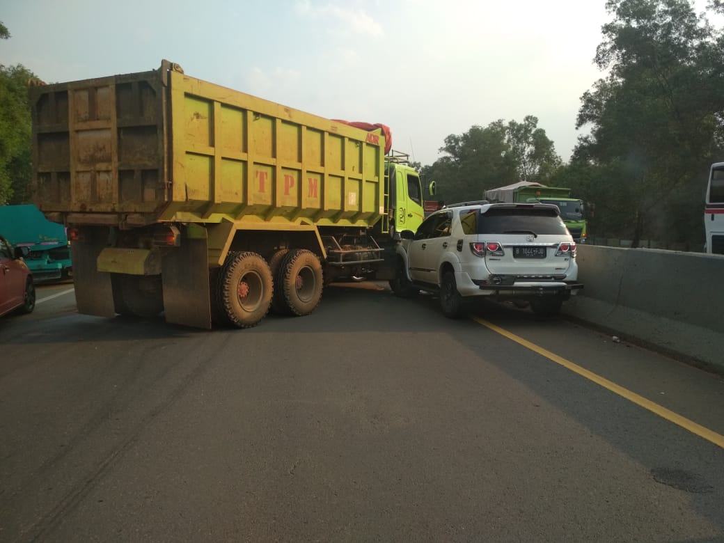 Kecelakaan Lalu Lintas di Tol Cipularang, 3 Mobil Bertabrakan, Begini Kronologisnya