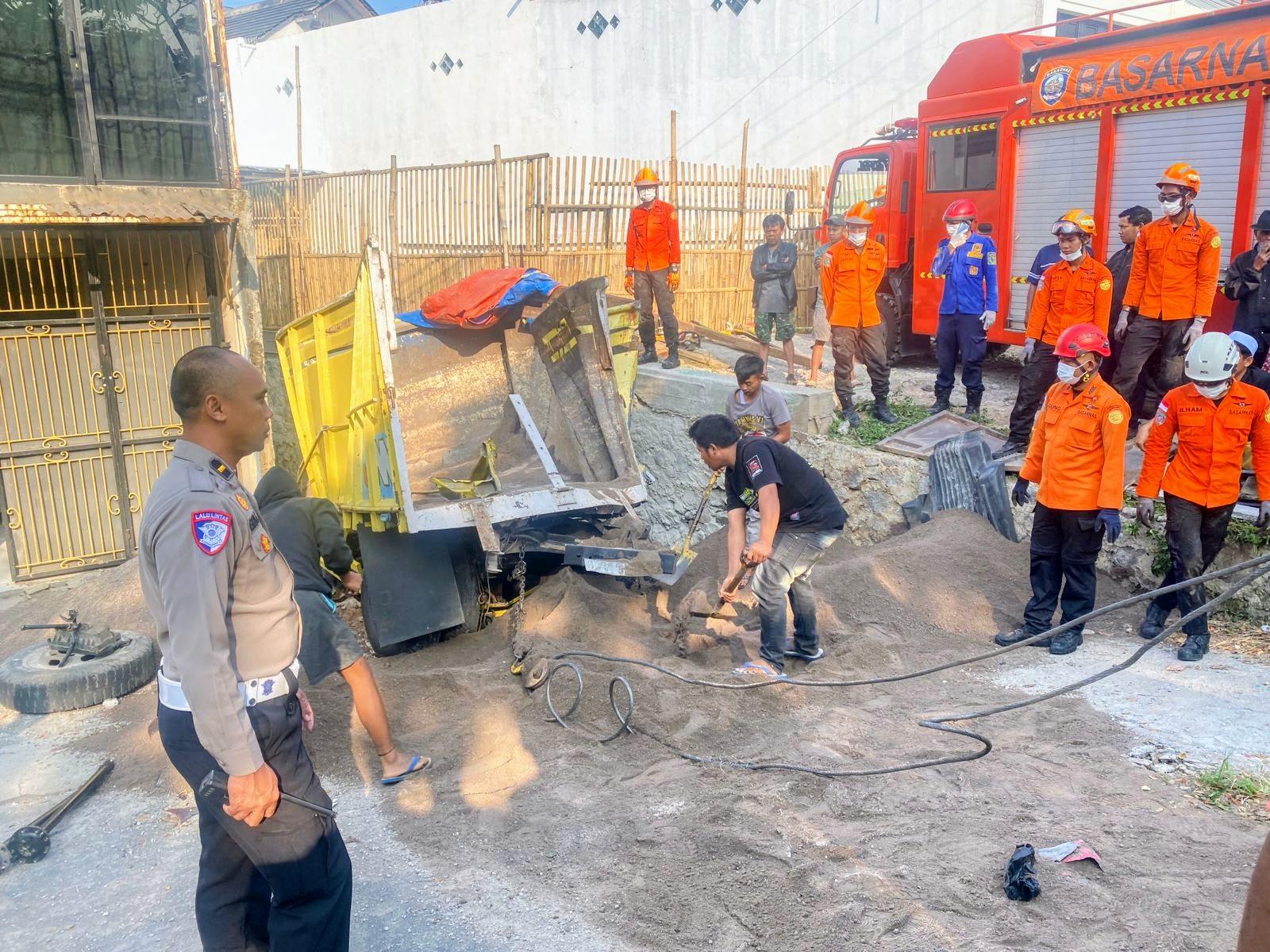 kecelakaan-maut-2-truk-di-cicalengka-bandung.jpg