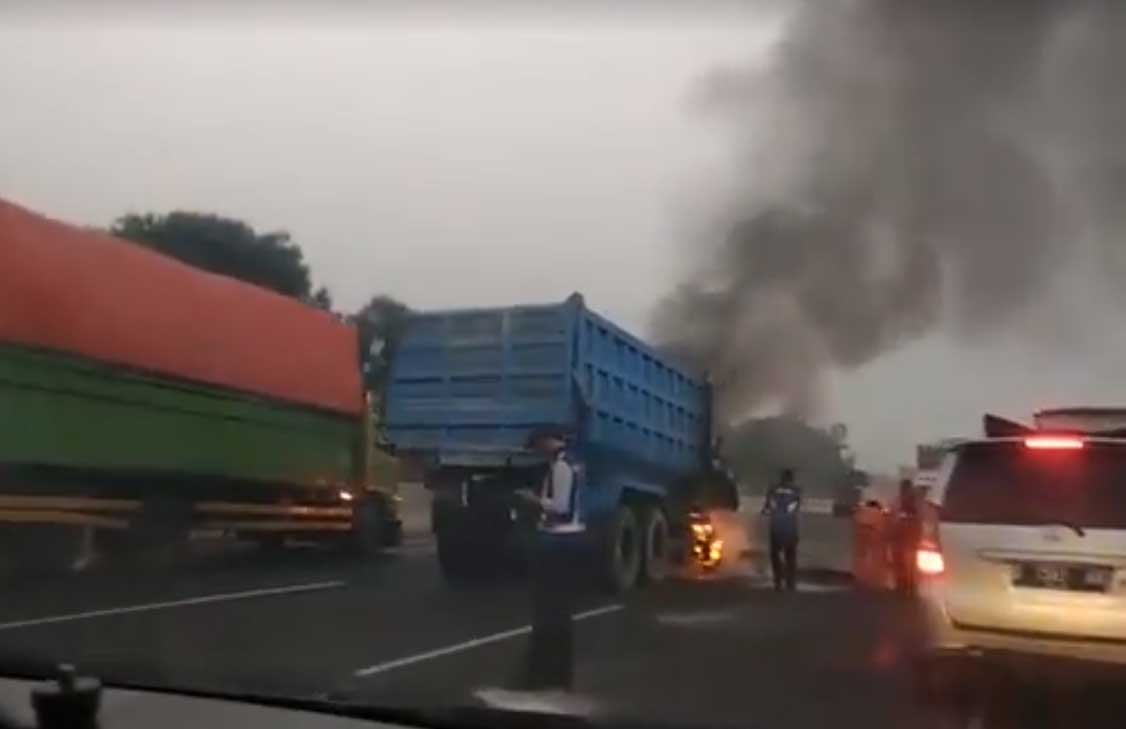 Kecelakaan Maut di Interchange Tol Cipularang, Sopir Truk Hangus Terbakar
