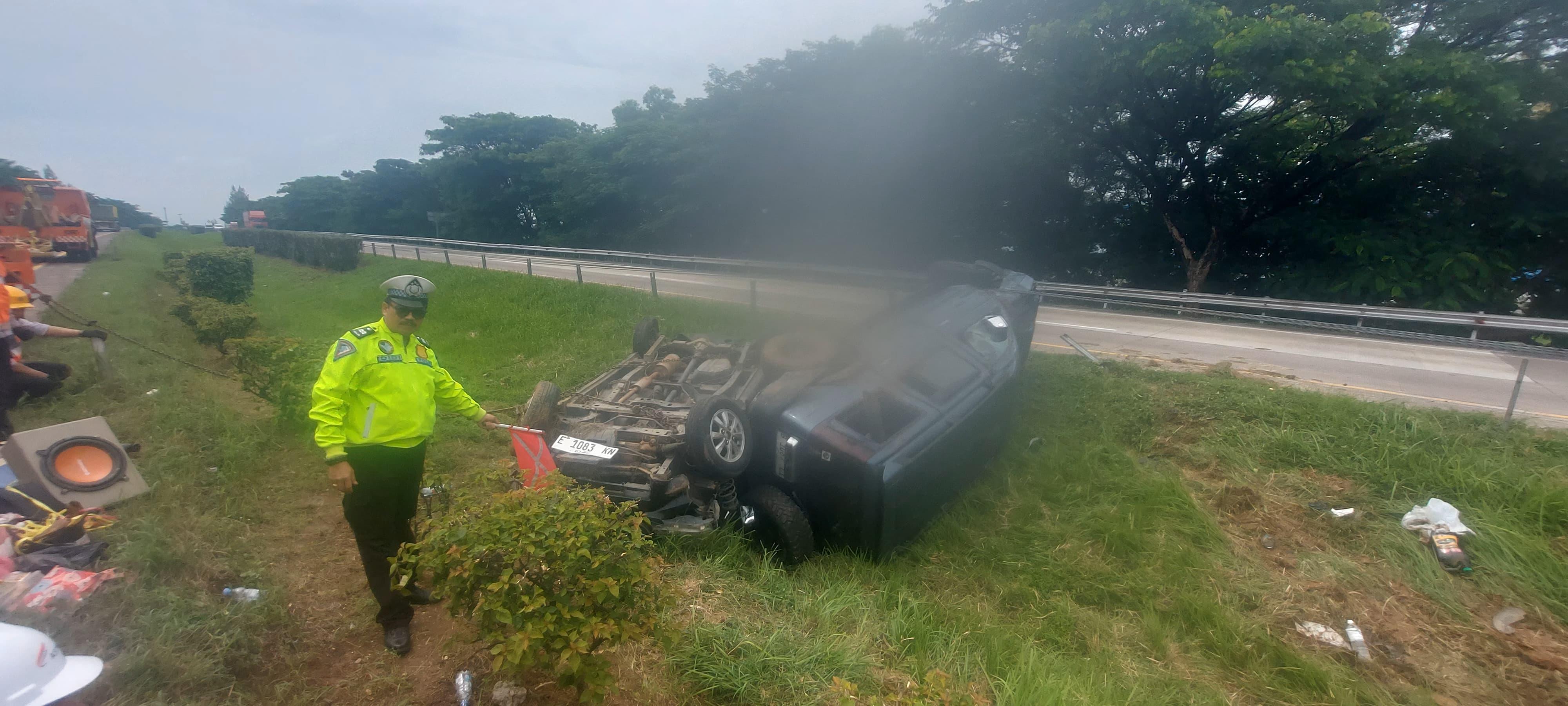 kecelakaan-tol-cipali-ford-terbalik.jpg