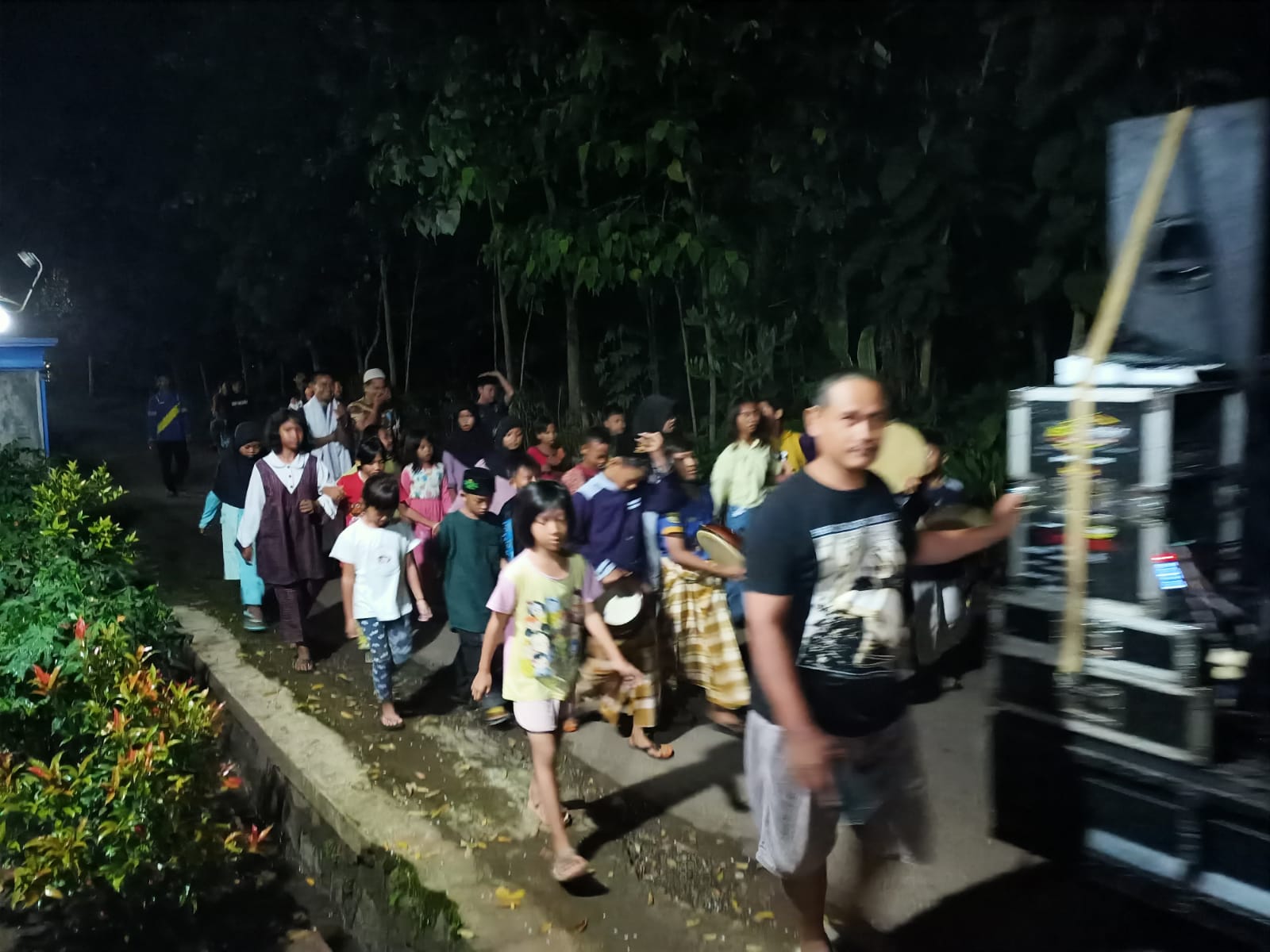 Selama Ramadhan, Polisi Subang Keliling Kampung Lakukan Patroli Bangunkan Warga untuk Sahur