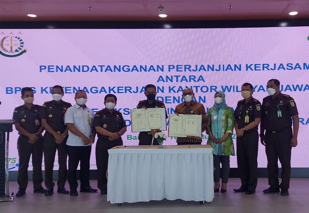 kejaksaan-tinggi-jawa-barat-melakukan-penandatanganan-perjanjian-kerjasama-dengan-bpjs-naker.jpg