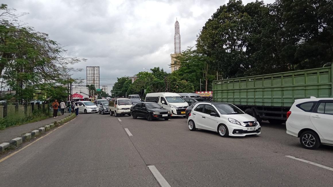 Unjuk Rasa May Day 2026 Depan Unpad, Jalan Tersisa Satu Lajur, Arus Bandung–Sumedang Macet