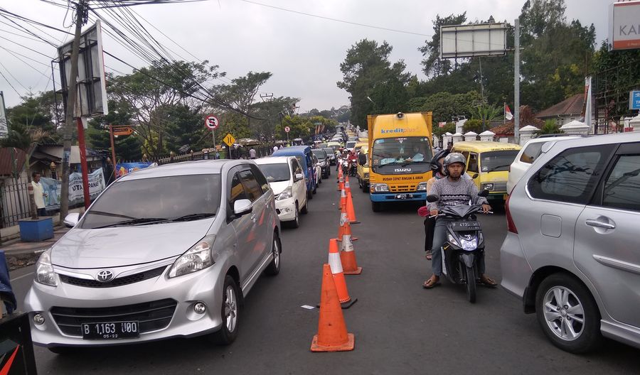 kemacetan-di-haurwangi-cianjur.jpg