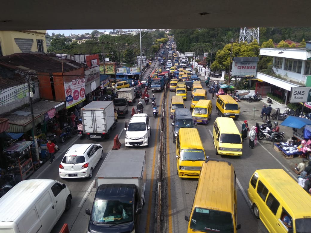 Pemudik Lewati Puncak pada Malam dan Dinihari, Macet di Cipanas karena Banyak Warga yang Belanja