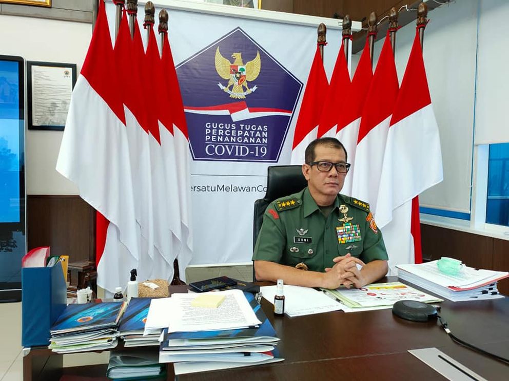 kepala-bnpb-letjen-tni-doni-monardo-mengenakan-seragam-militer-lengkap.jpg