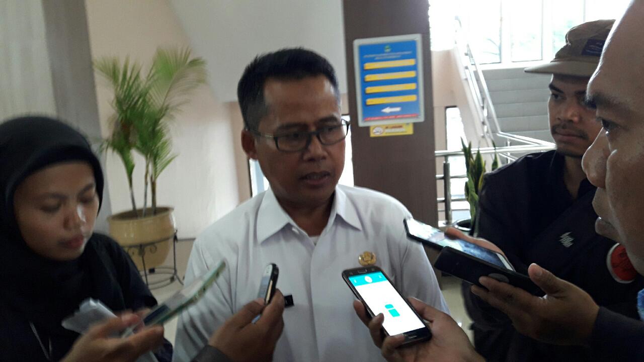 kepala-dinas-pendidikan-provinsi-jawa-barat-ahmad-hadadi-di-kantornya-rabu-13122017_20171213_174617.jpg