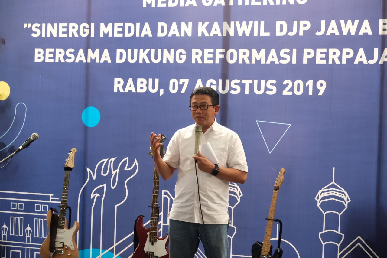 kepala-kanwil-djp-jawa-barat-i-neilmaldrin-noor-saat-media-gathering.jpg