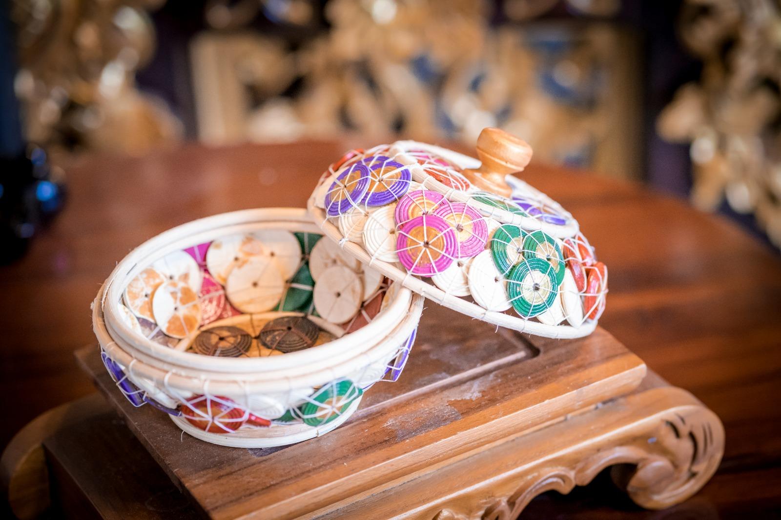 Klaster Usaha Binaan BRI Berdayakan Perempuan dengan Sulap Batok Kelapa Jadi Kerajinan Tangan