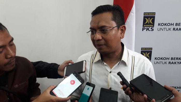ketua-dpd-pks-kota-bandung-teddy-rusmawan_20171017_205013.jpg