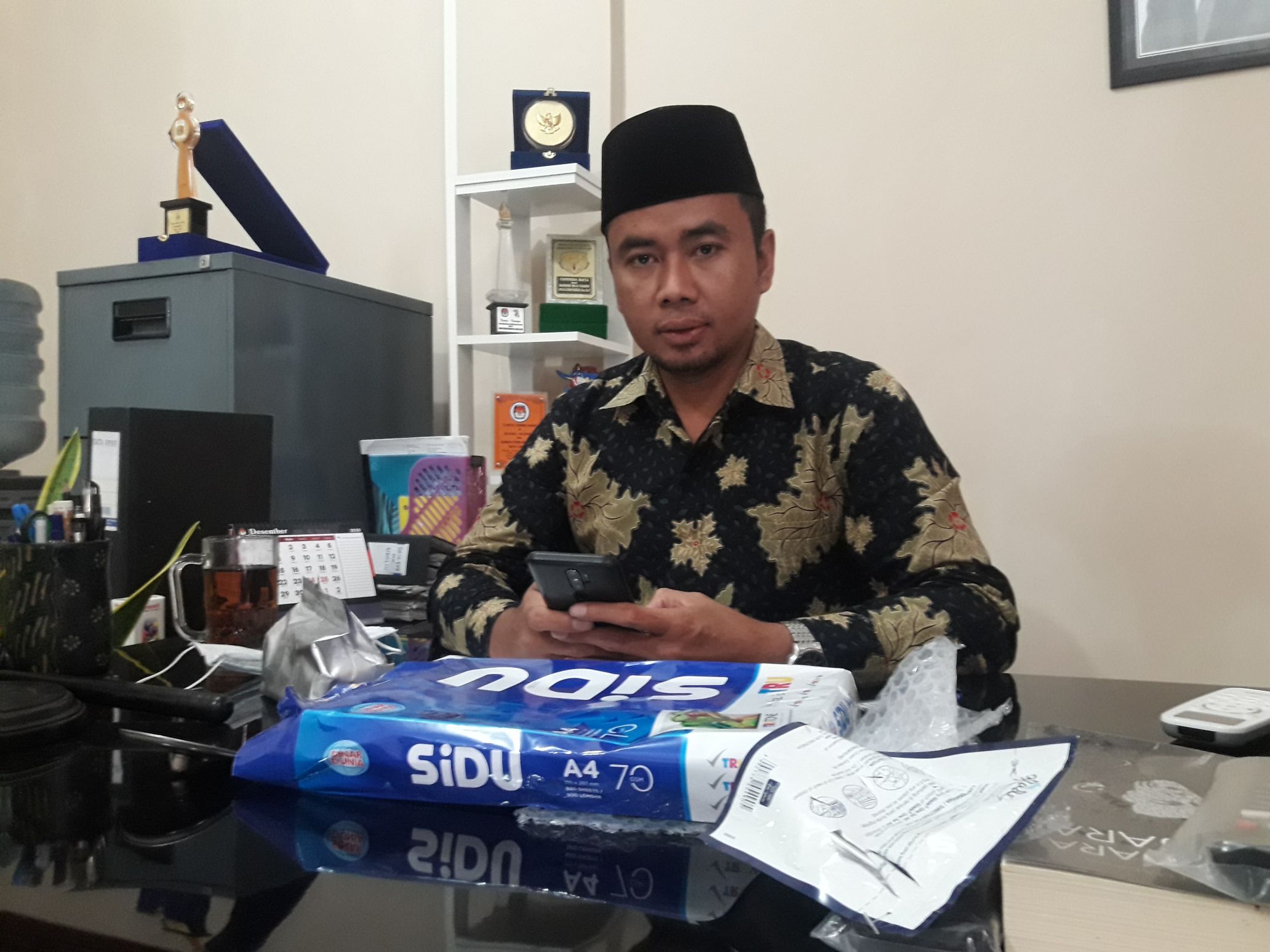 ketua-kpu-pangandaran-muhtadin-saat-ditemui-di-kantornya.jpg