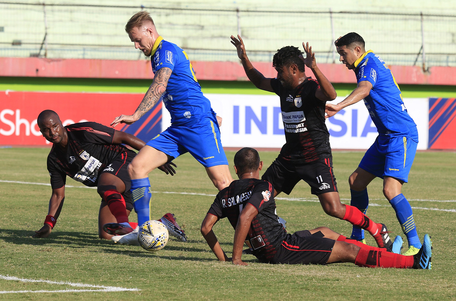 kevin-van-kippersluis-vs-persipura.jpg