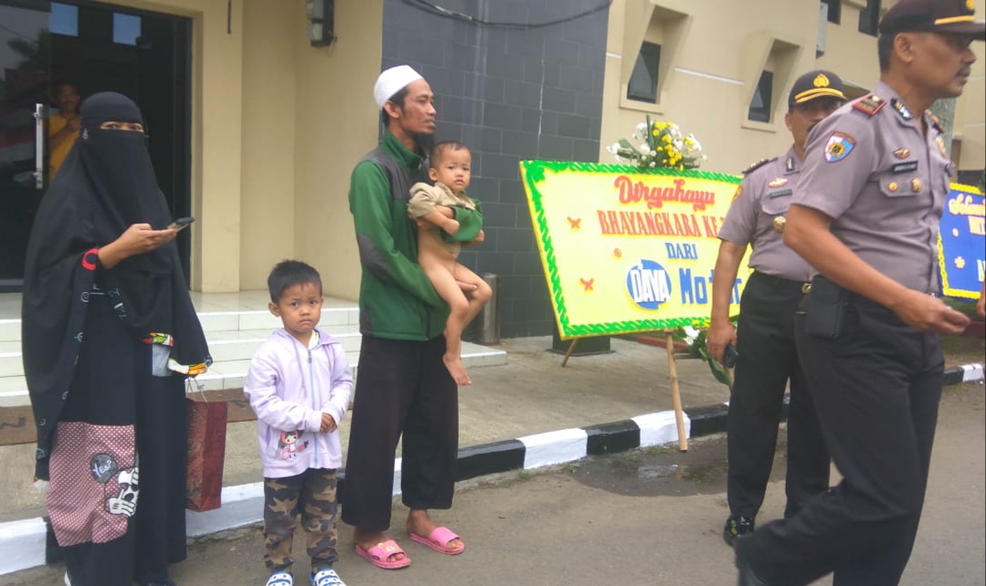 Puluhan Anak Ikuti Khitanan Massal yang Diselenggarakan Polres Tasikmalaya