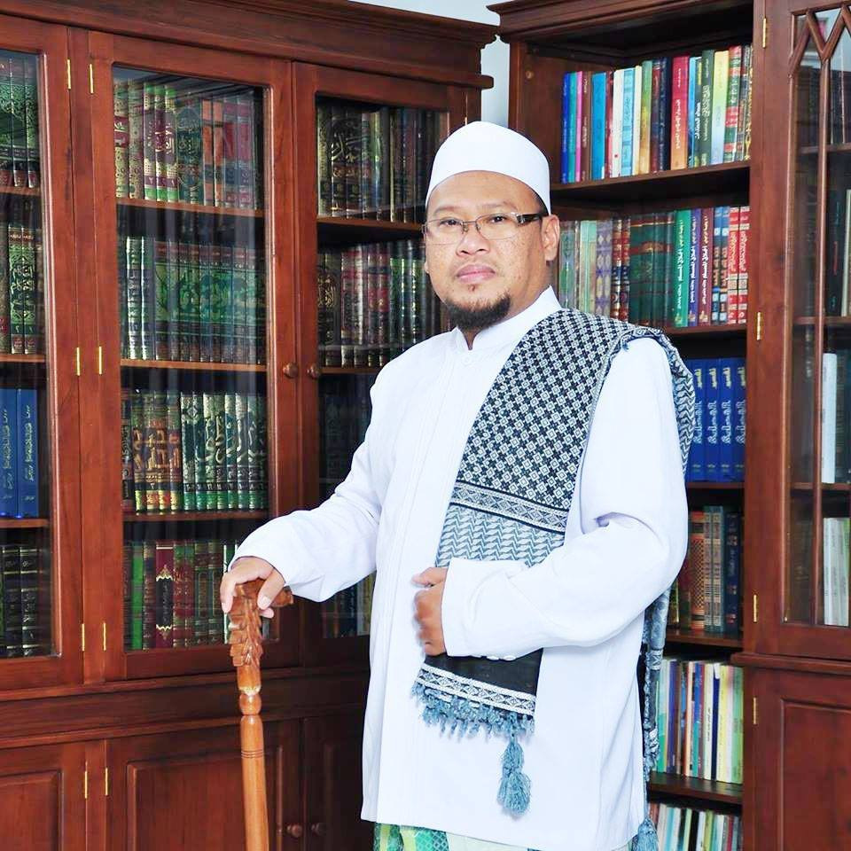 khmohammad-rofiqul-ala-lc-ma-pengasuh-pesantren-ar-risalah-bandung.jpg