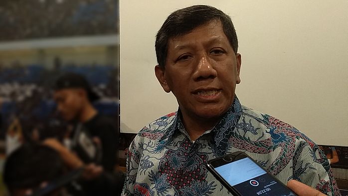komisaris-pt-persib-bandung-bermartabat-kuswara-s-taryono-di-graha-persib.jpg