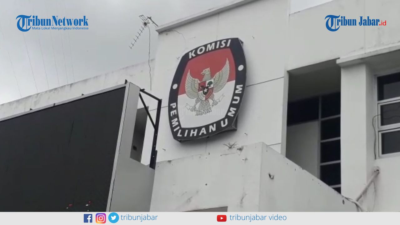 komisi-pemilihan-umum-kpu-kabupaten-karawang-menunda.jpg