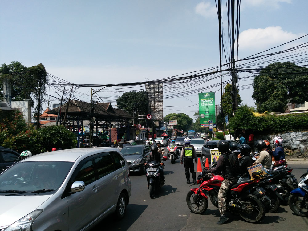 kondisi-lalu-lintas-di-depan-terminal-ledeng-bandung-292017_20170902_105535.jpg
