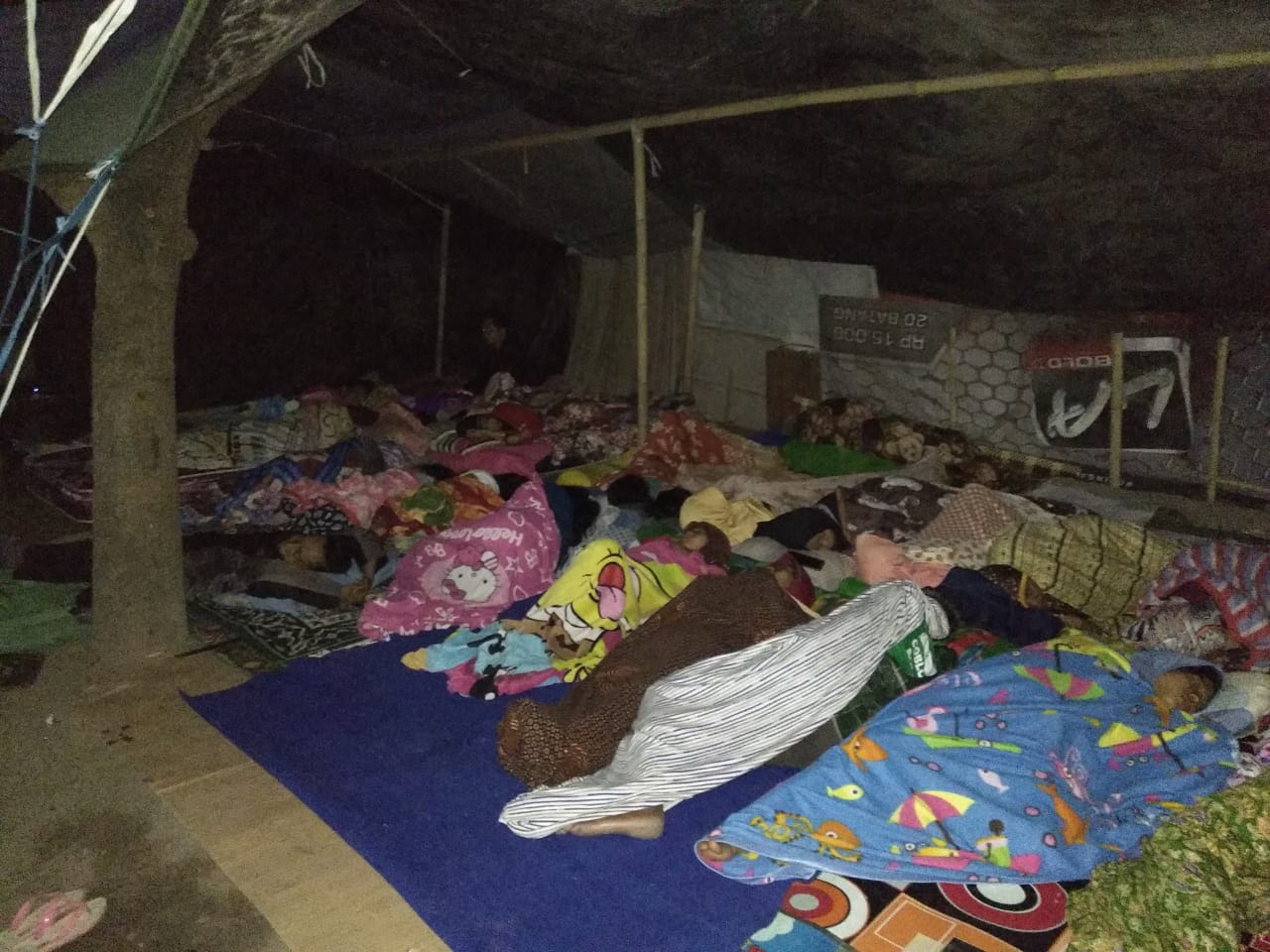 Gempa Guncang Lombok Saat Dini Hari, Begini Penuturan Saksi di Posko Pengungsian