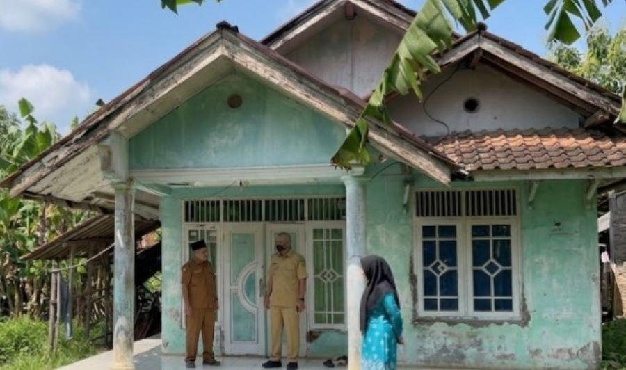 kondisi-rumah-Sri-Apriliani-di-Desa-Buniwangi-Kabupaten-Sukabumi.jpg
