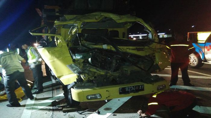 Rombongan Aksi 4 November Kecelakaan di Cipali, Seorang Penumpang Tewas