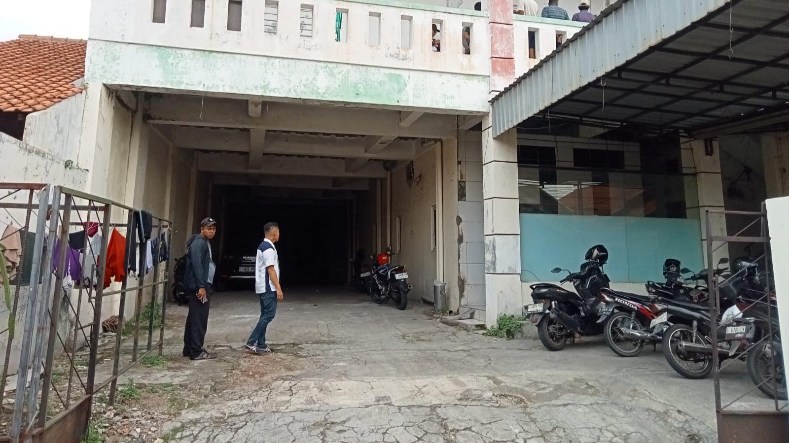 kos-kosan-di-Jalan-Penamparan-tempat-produksi-tembakau-sintetis-di-CIrebon.jpg