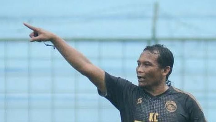 kuncoro-resmi-menjabat-sebagai-pelatih-caretaker-arema-fc.jpg