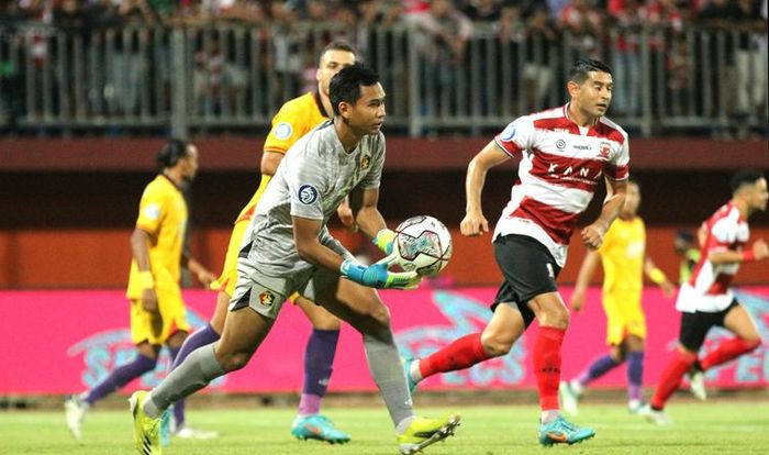 laga-madura-united-vs-persik-kediri-pada-pekan-ketiga-liga-1-2022-2023.jpg