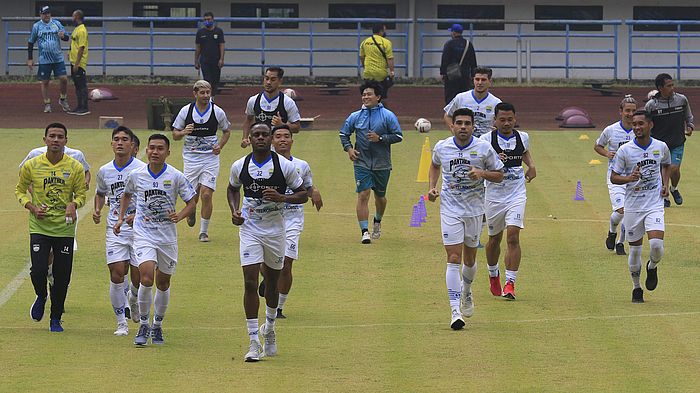 Robert Alberts Beberkan Alasan Persib Memundurkan Jam Latihan