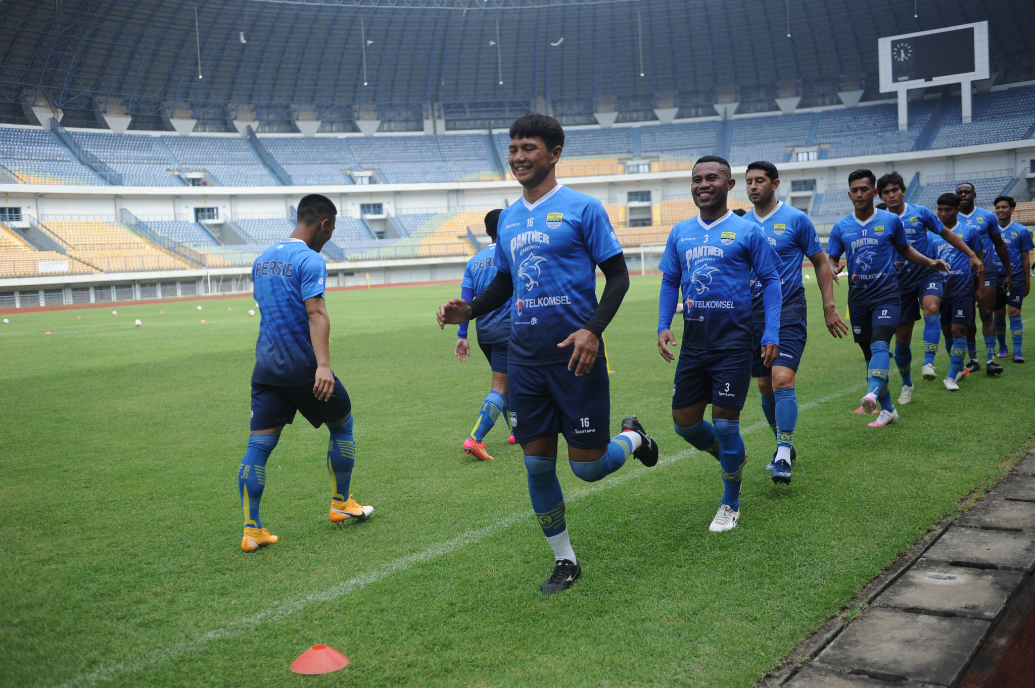 latihan-persib-hari-ke-4_achmad-jufriyanto-dkk.jpg