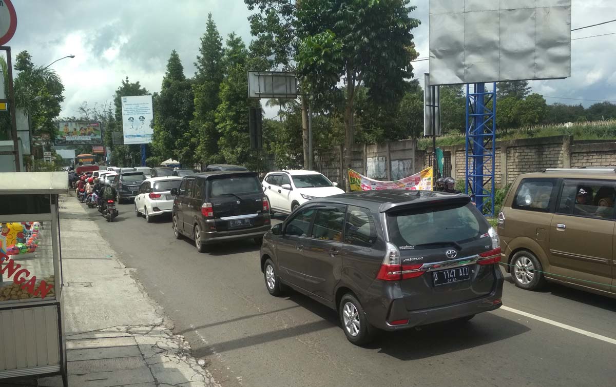 lembang-macet-lagi.jpg