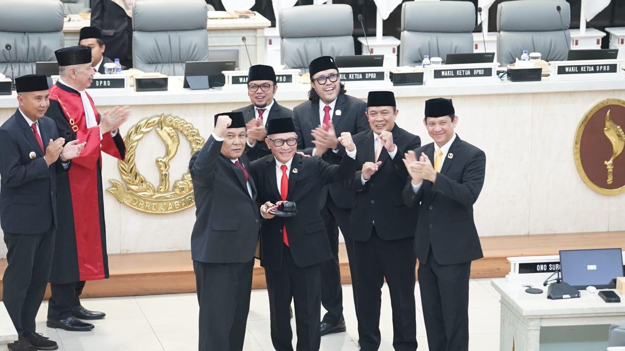 Pimpinan DPRD Jabar Periode 2024-2029 Resmi Dilantik, Buky Wibawa Jadi Ketua DPRD