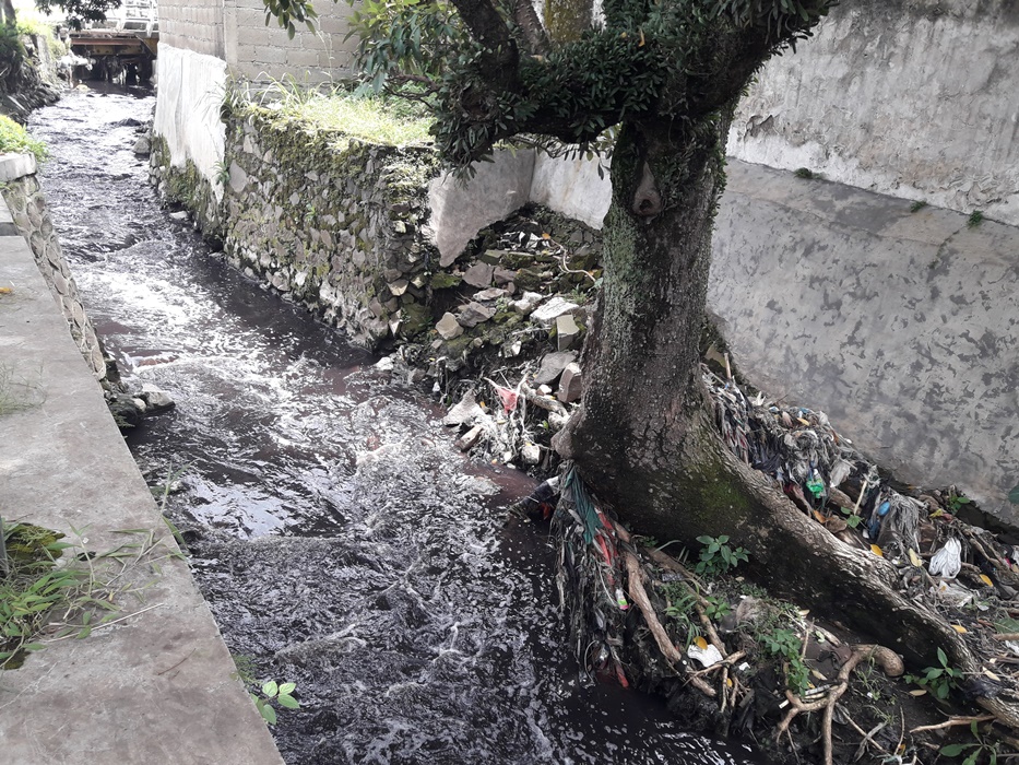 4 Pabrik di Cimahi Membandel Buang Limbah ke Anak Sungai Citarum