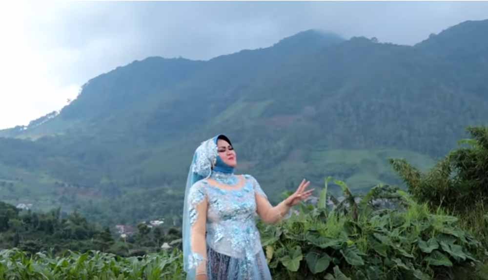 lina-mantan-istri-komedian-sule.jpg