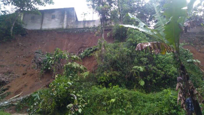 longsor-di-kampung-tagog-cikalongwetan-kbb-sabtu-2562022.jpg