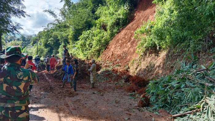 Longsor Terjang Sumedang, Akses ke Objek Wisata di Citengah Tertimbun, Tak Bisa Dilalui Kendaraan
