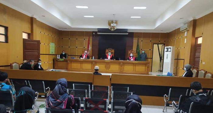 majelis-hakim-perkara-dugaan-money-politics-pilkada-pangandaran-menyatakan.jpg