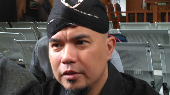 manuver-ahmad-dhani-datangi-bareskrim-polri-laporkan-orang-yang-bikin-dia-jadi-tersangka_20181019_192437.jpg
