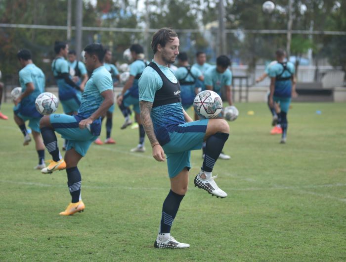 marck-klok-dkk_persib-latihan-1512022.jpg