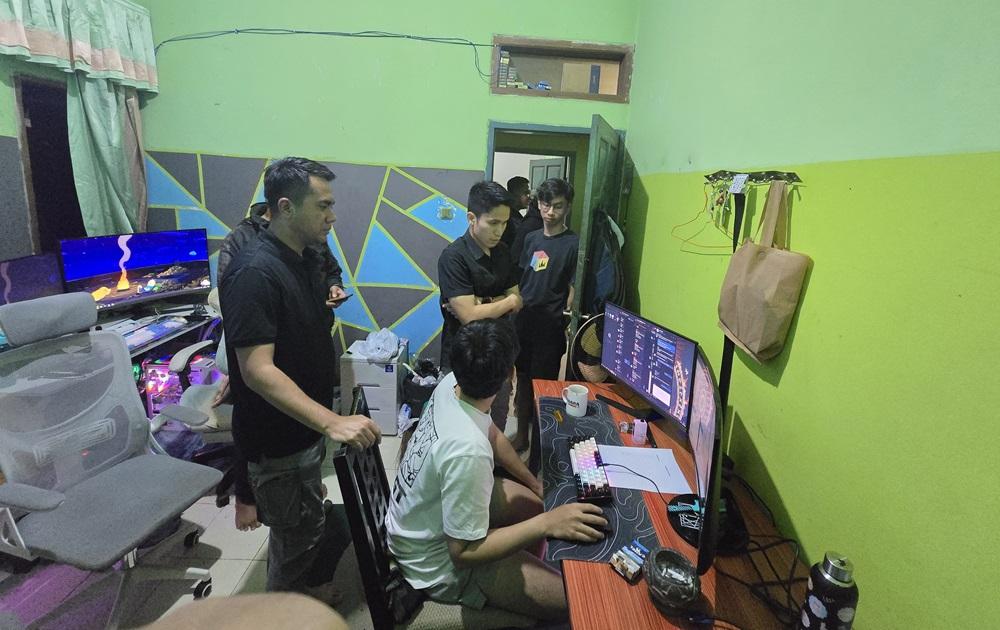 markas-layanan-pelanggan-judi-online-di-Batujajar-KBB.jpg