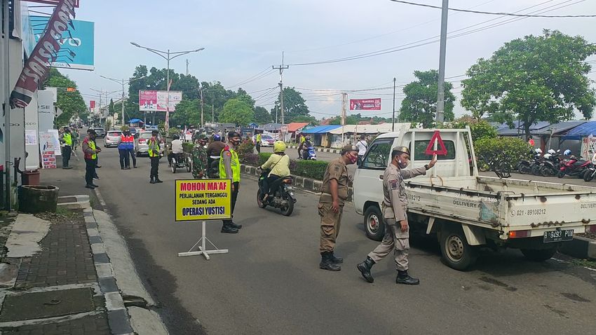 masih-banyak-pelanggar-protokol-kesehatan-di-majalengka-10-ktp-warga-disita.jpg