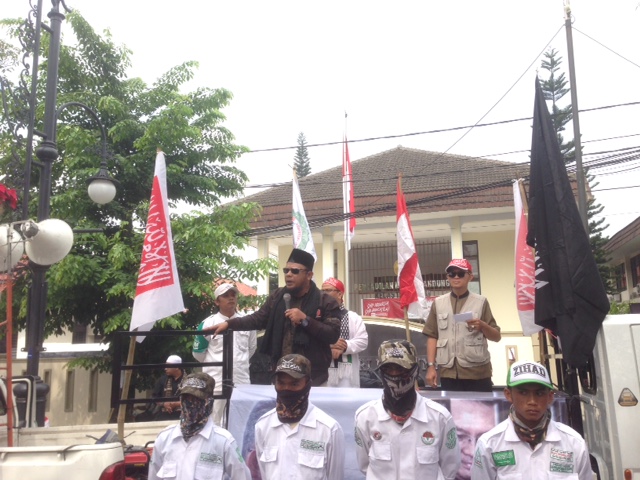massa-aksi-pendukung-buni-yani-di-bandung_1_20170613_100626.jpg