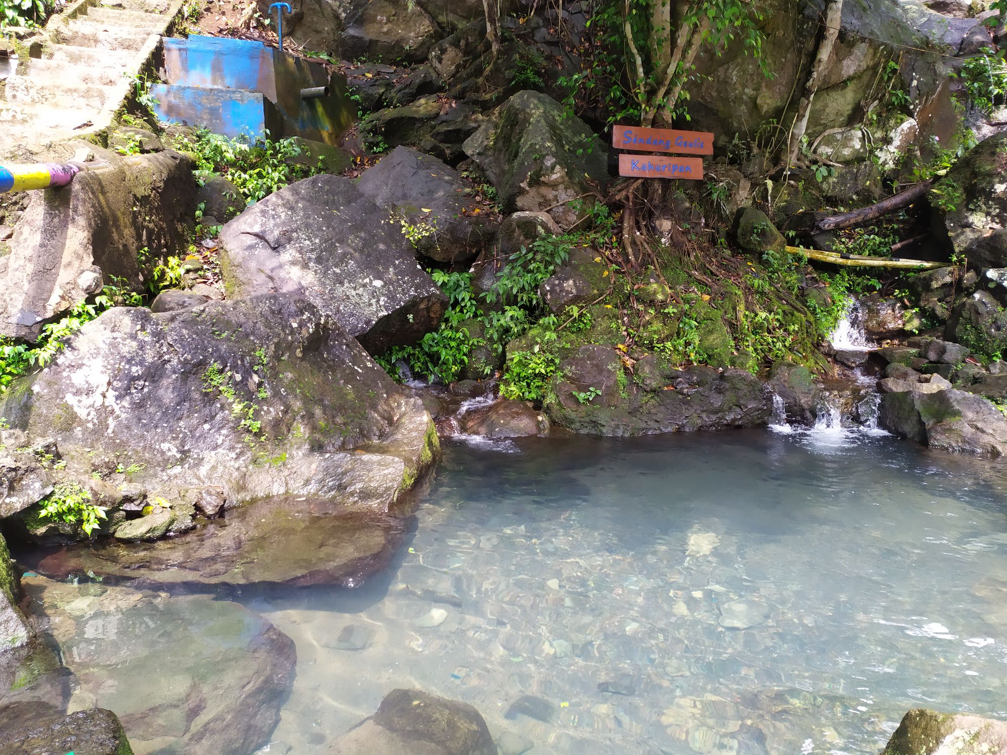 Menjejak Surga Tersembunyi di Cikalong Wetan, Mata Air Sendang Geulis Kahuripan