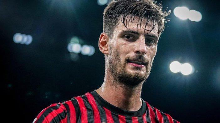 AC Milan Dipermalukan Tim Medioker, Bek Tengah Ini Tetap Pede Hadapi Serie A Musim Mendatang