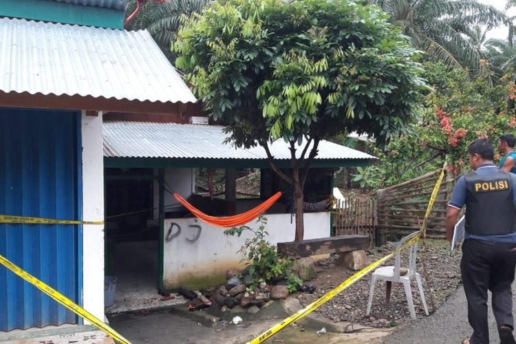 Bom Rakitan dalam Tas Meledak di Depan Pintu Rumah Kades Padang di Bengkulu