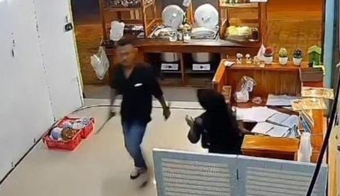 Polisi Tangkap Pria Bersenjata Tajam yang Kejar Karyawan Bakso di Ciparay Bandung