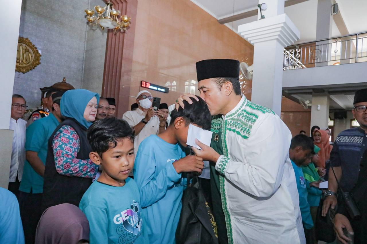 mendonasikan-gaji-pertamanya-sebesar-Rp5-juta.jpg