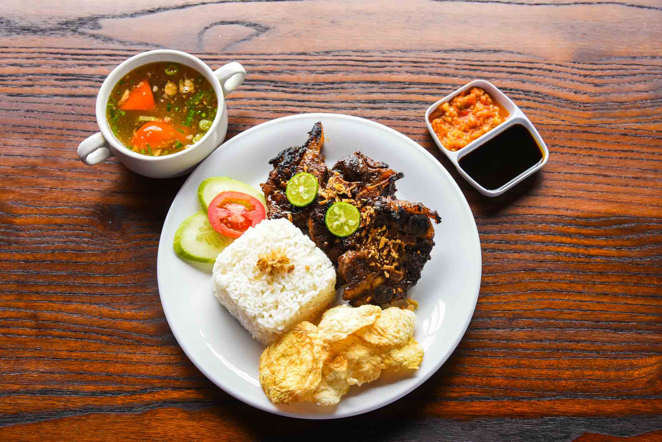 Rindu Makanan di Kereta Api? Kini Bisa Pesan Melalui Aplikasi Lokomart