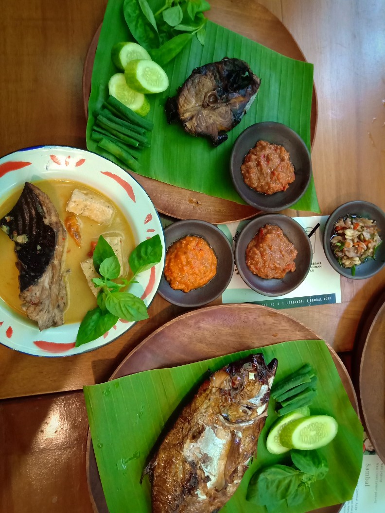 menu-ikan-asap-di-gombal-asap.jpg
