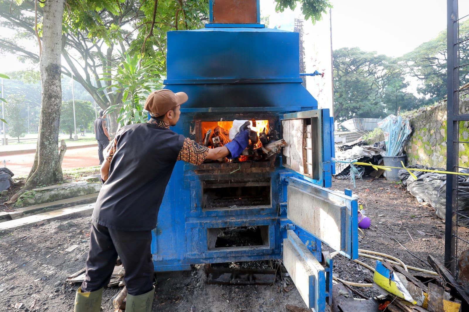 mesin-insinerator-tenaga-air-di-kawasan-GO.jpg