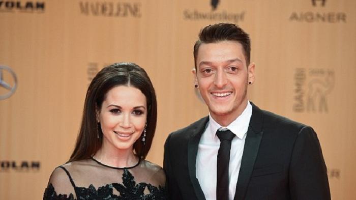 Ssst. . ! Dibilang WAGs, Kekasih Mesut Ozil, Mandy Capristo Suka Bete Loh